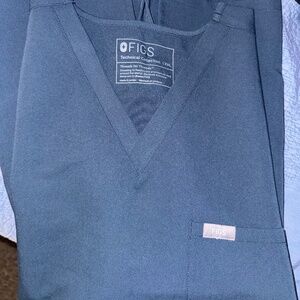 Women’s scrub top